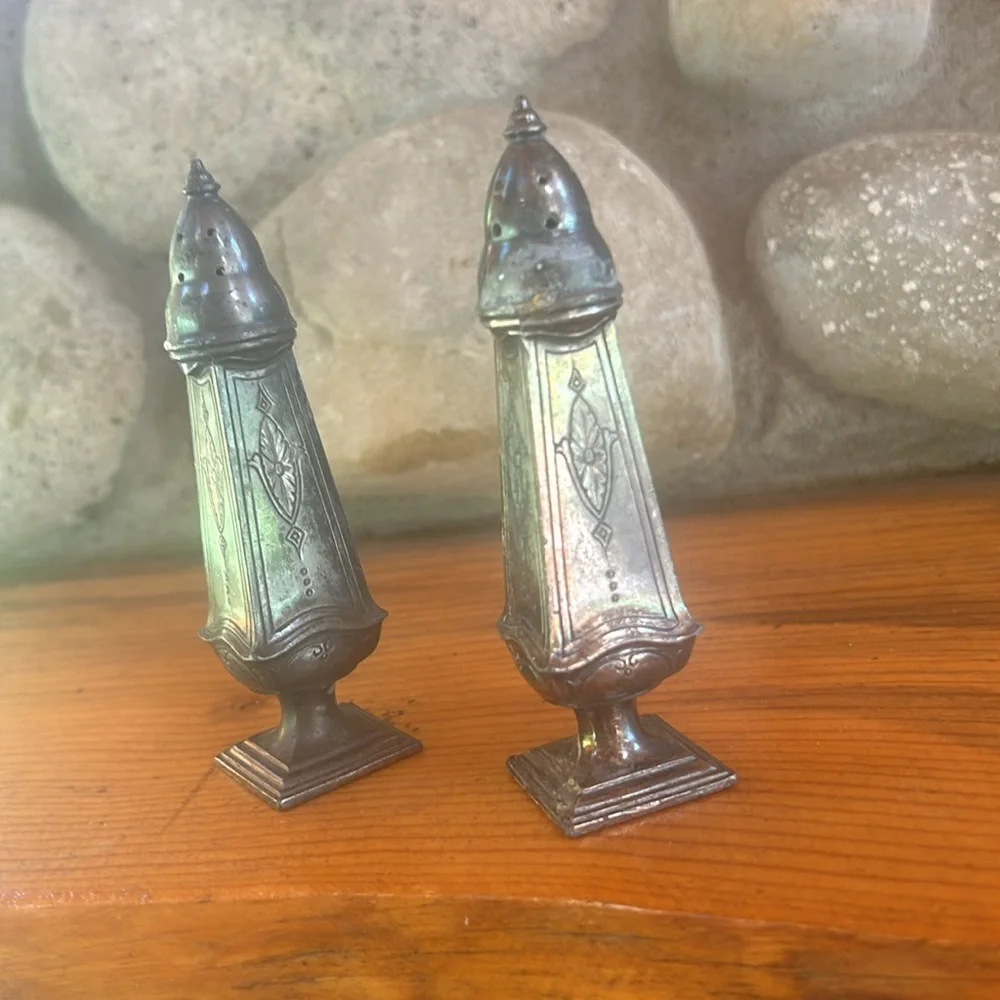 Salt Shaker Set - Picture 3 of 3